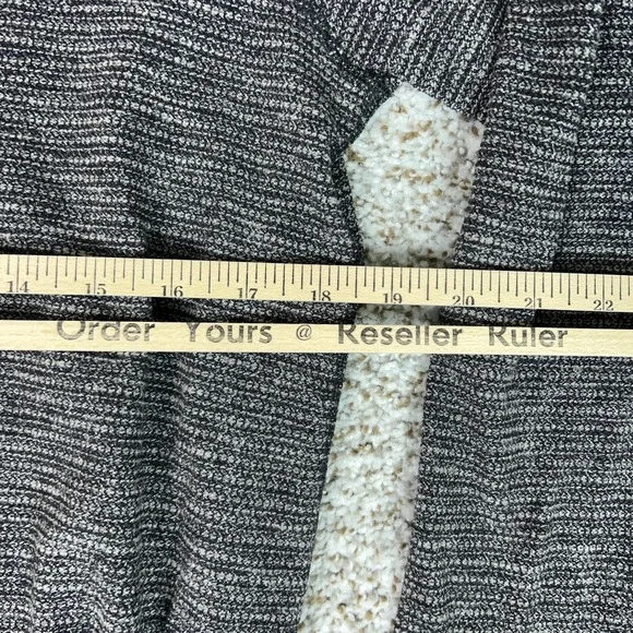 Lululemon Shirt Womens Medium Gray Long Sleeve Cowl Neck Striped Yoga Gym Run - Picture 7 of 8